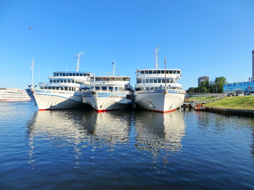 Ships tourism boat
