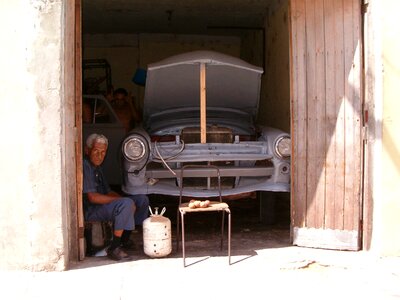 Cuba auto workshop