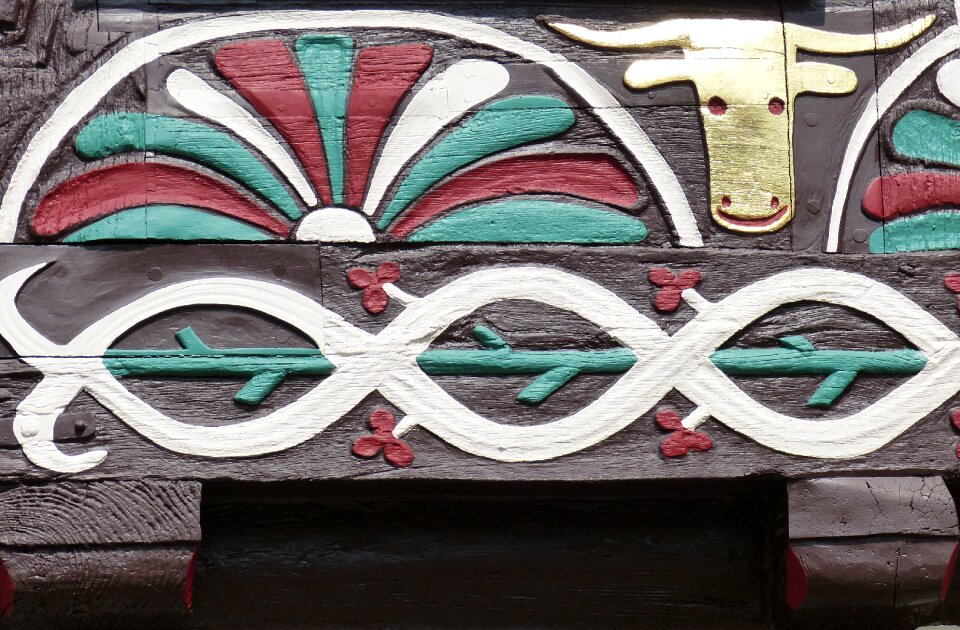 Truss facade historically