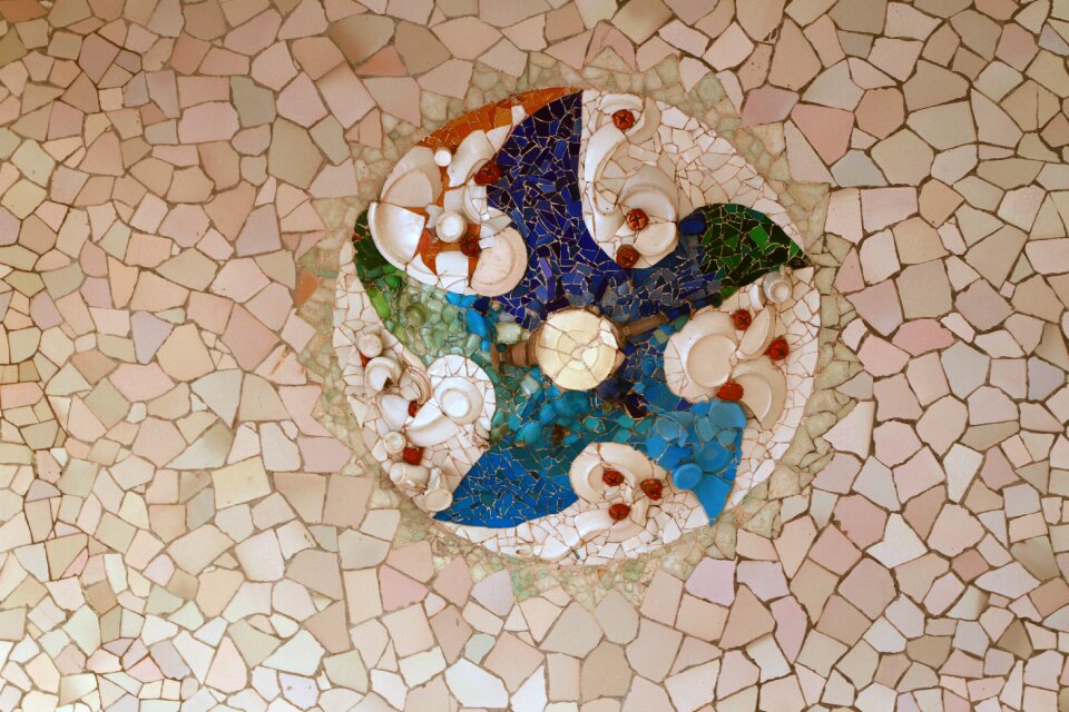 Gaudi texture broken tile