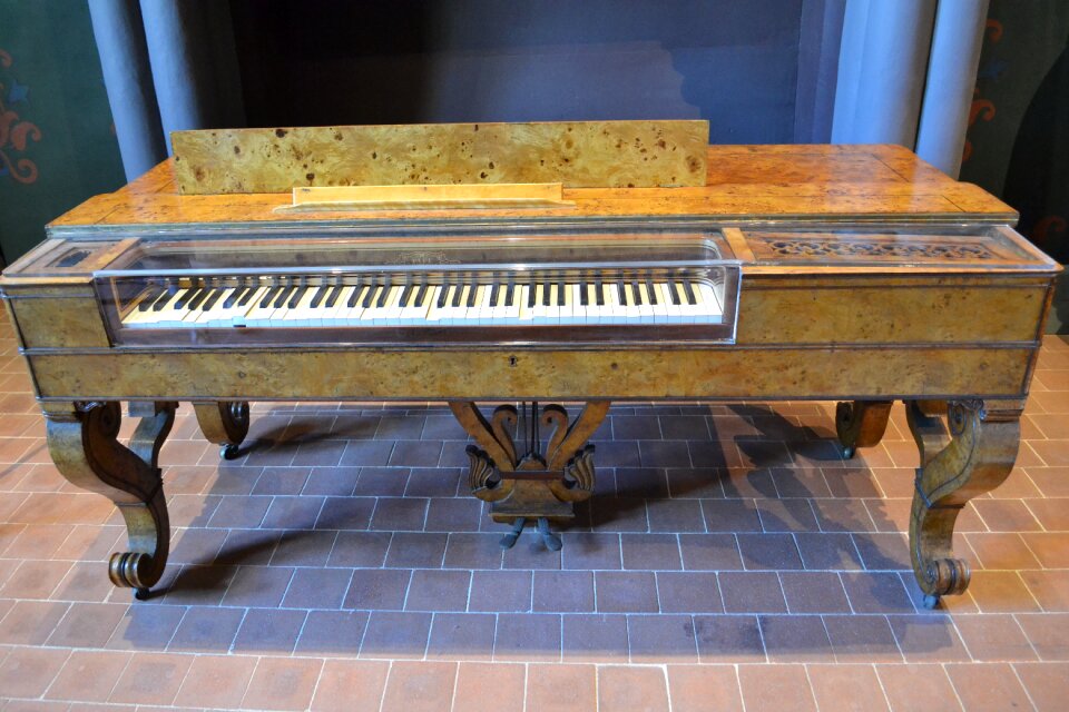 Old piano history of music pedal