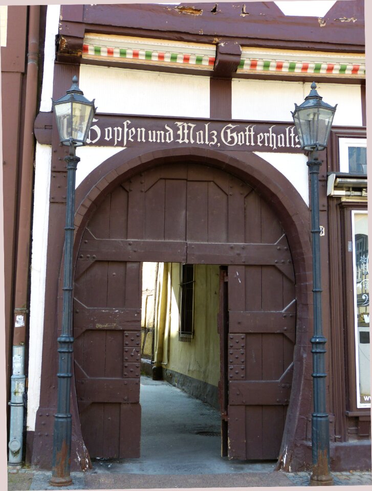 Truss facade historically