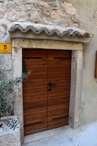 Old door input range house entrance photo