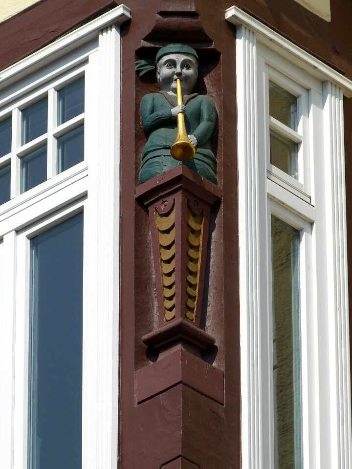 Truss facade historically