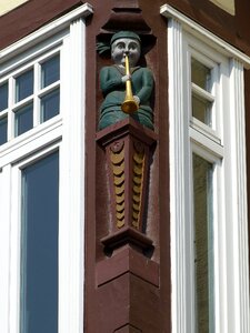 Truss facade historically