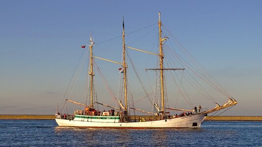 Sea ship wave photo