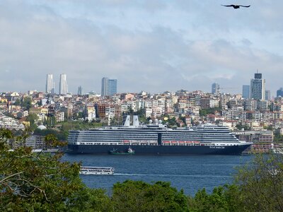 Shipping ship golden horn