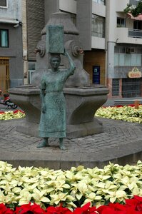 Woman sculpture travel