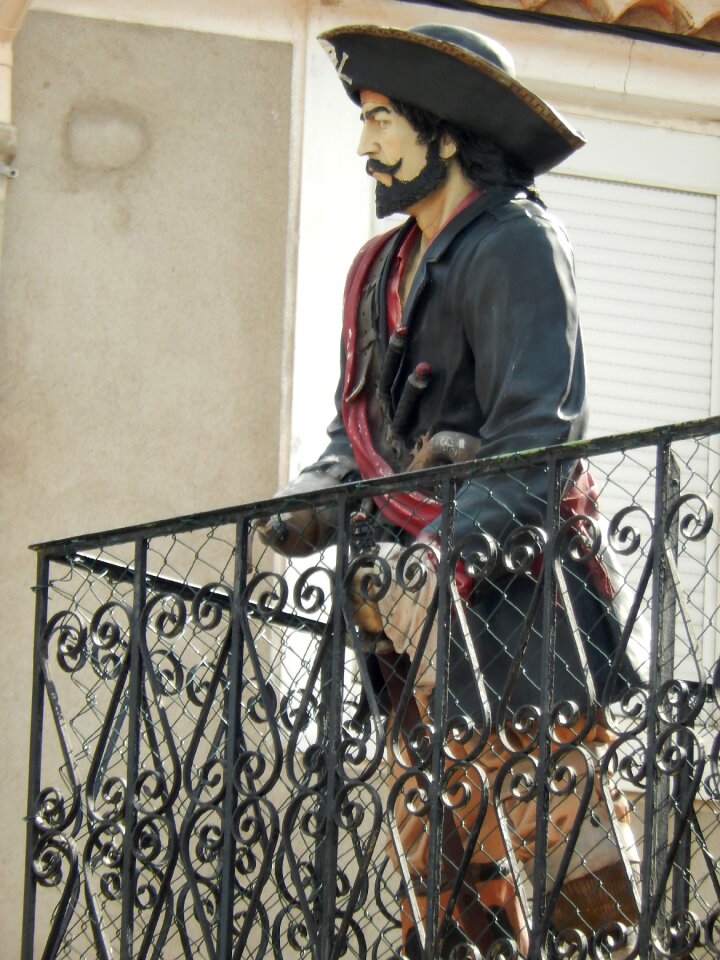 Pirate mannequin sea