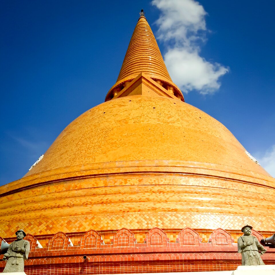 Lord prapathomjedi pagoda