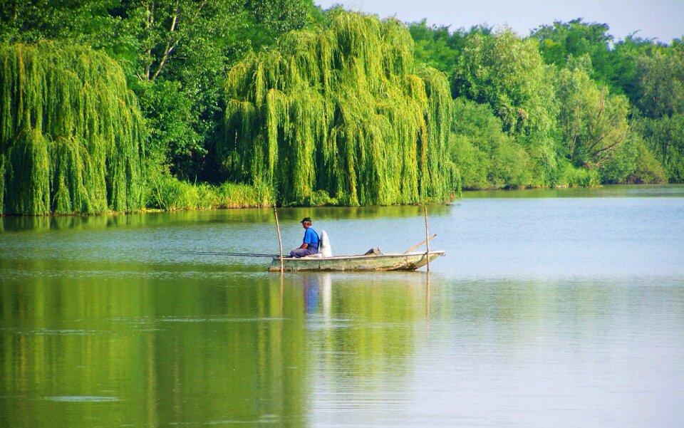 Angler old boat lake