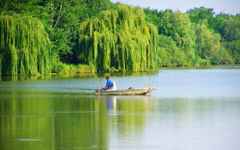 Angler old boat lake