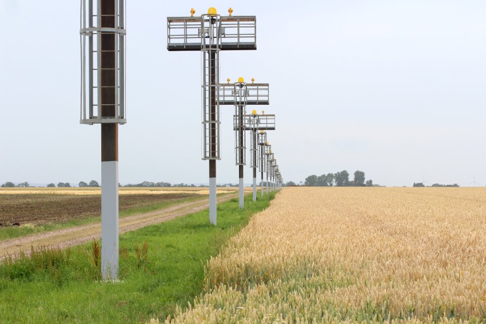 Landing lights field yellow
