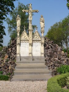 Monument sculpture religious
