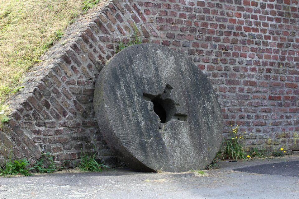 Flour building stone