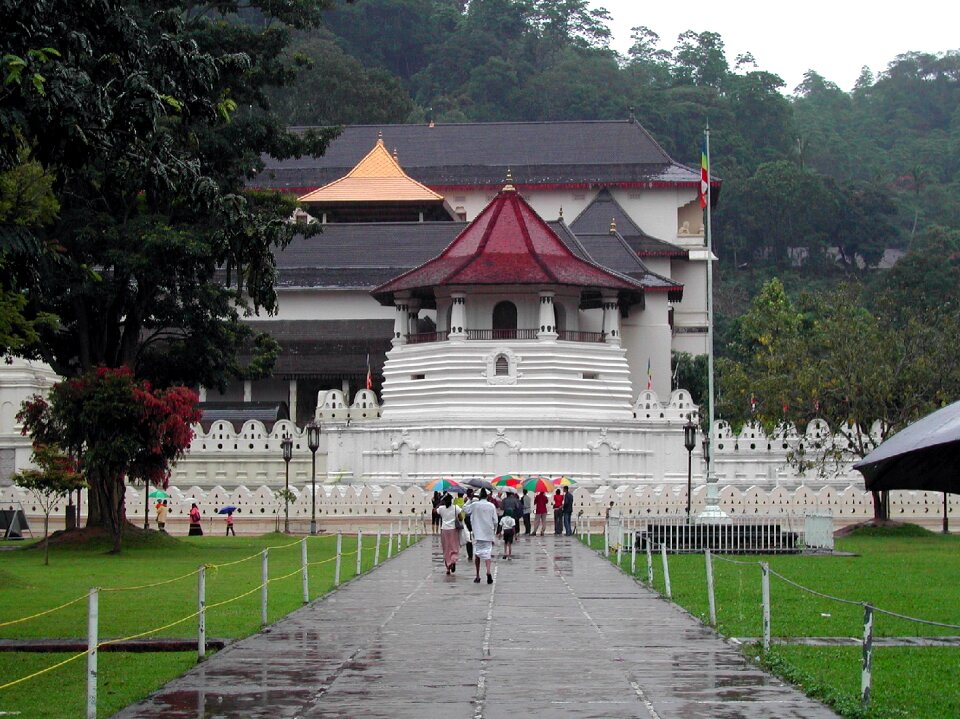 Temple of the tooth sacred bouddisme photo