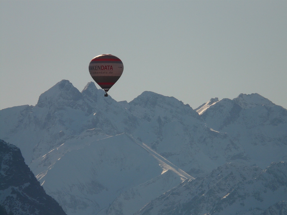 Flying air sports airship