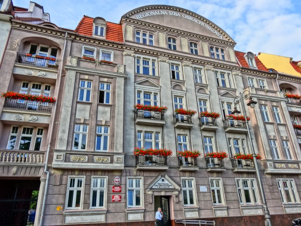 Building facade architecture