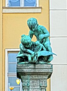 Sculptures figures statues