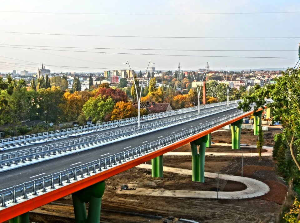 Crossing infrastructure structure