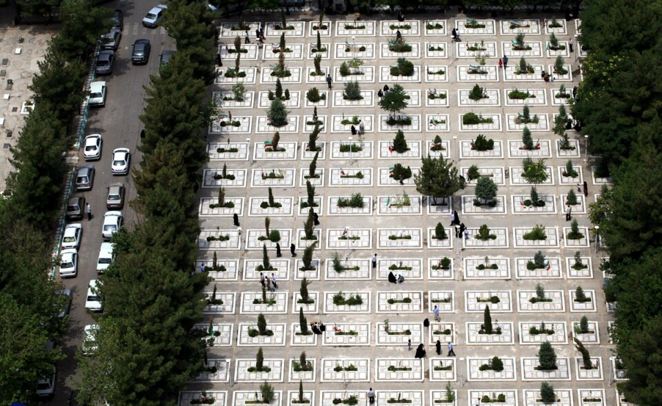 Iran graveyard holiday