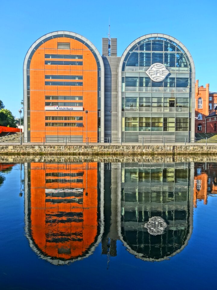 Building facade architecture