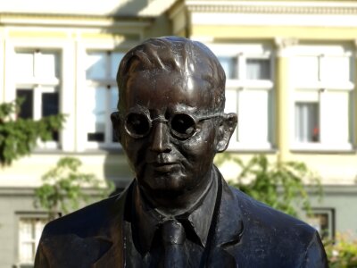 Sculpture figure statue