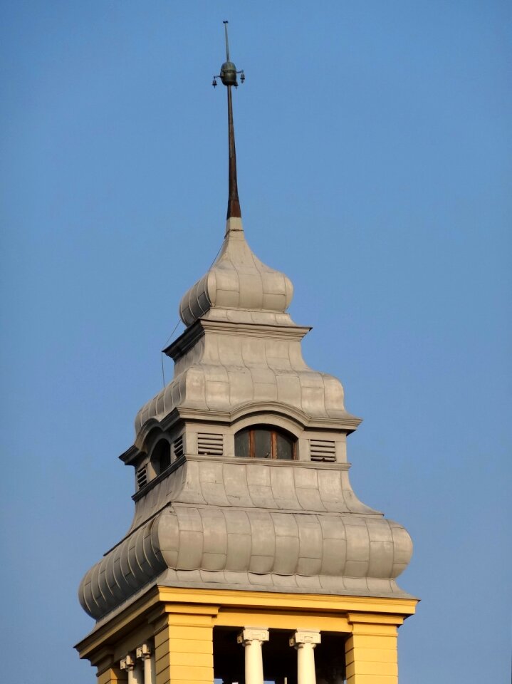 Building facade monument