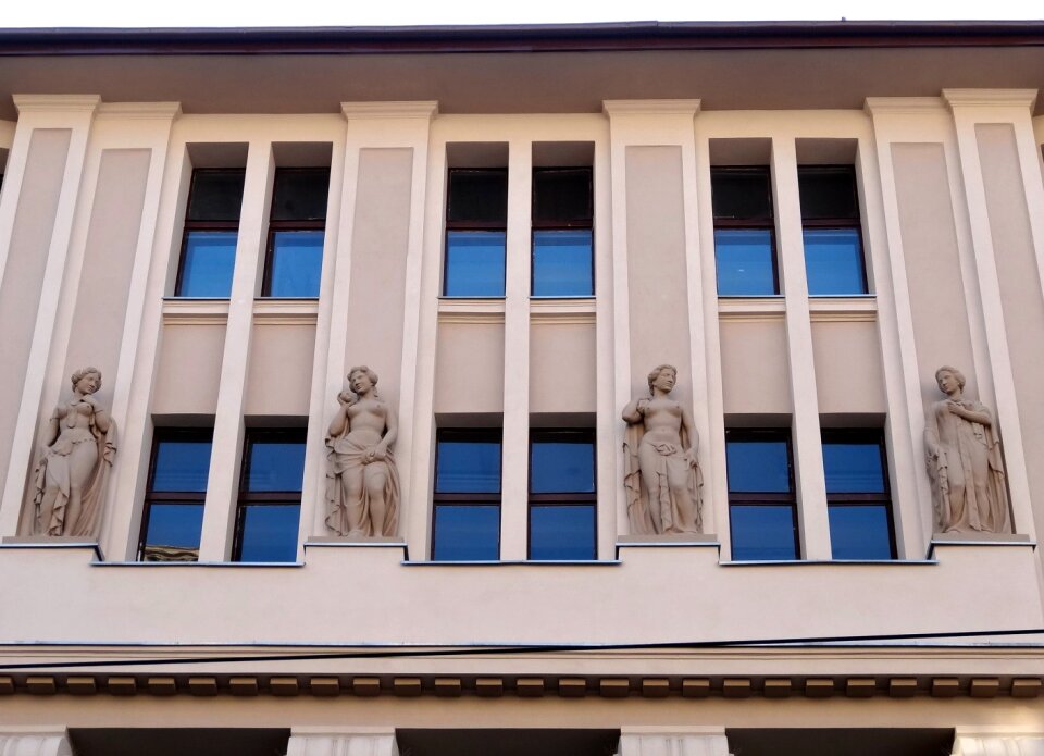 Windows art nouveau exterior