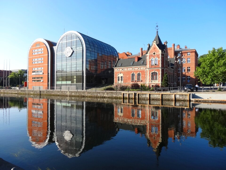 Building architecture reflection photo