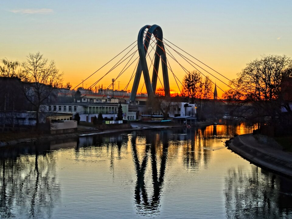 Pylon university river