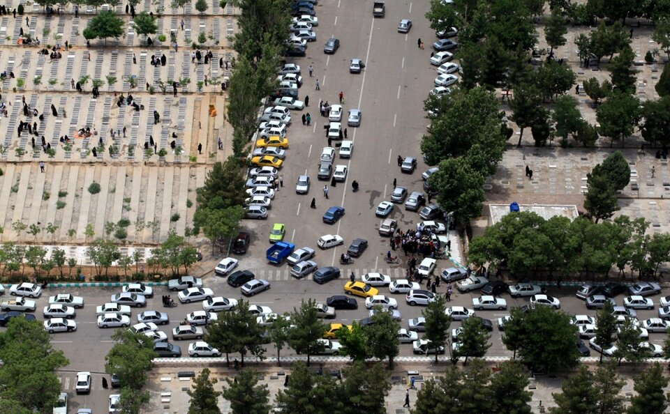 Iran graveyard holiday