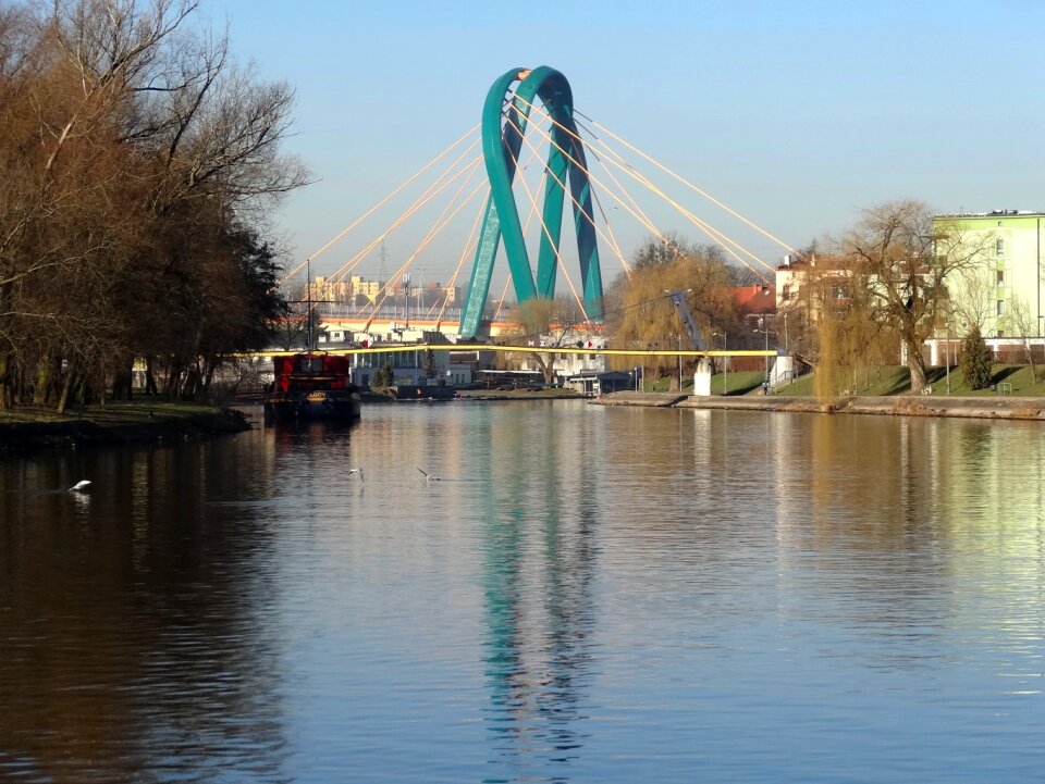 Pylon university river