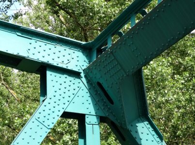 Detail crossing metal