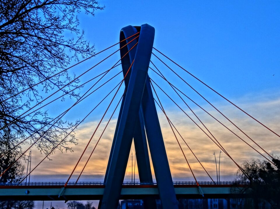 Pylon university river