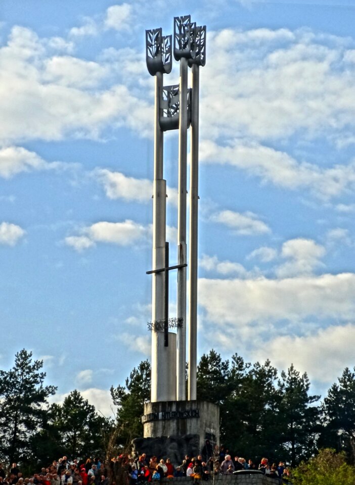 Memorial poland structure