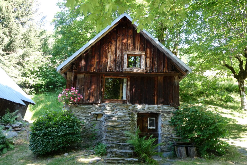 Rustic hautes alpes facade