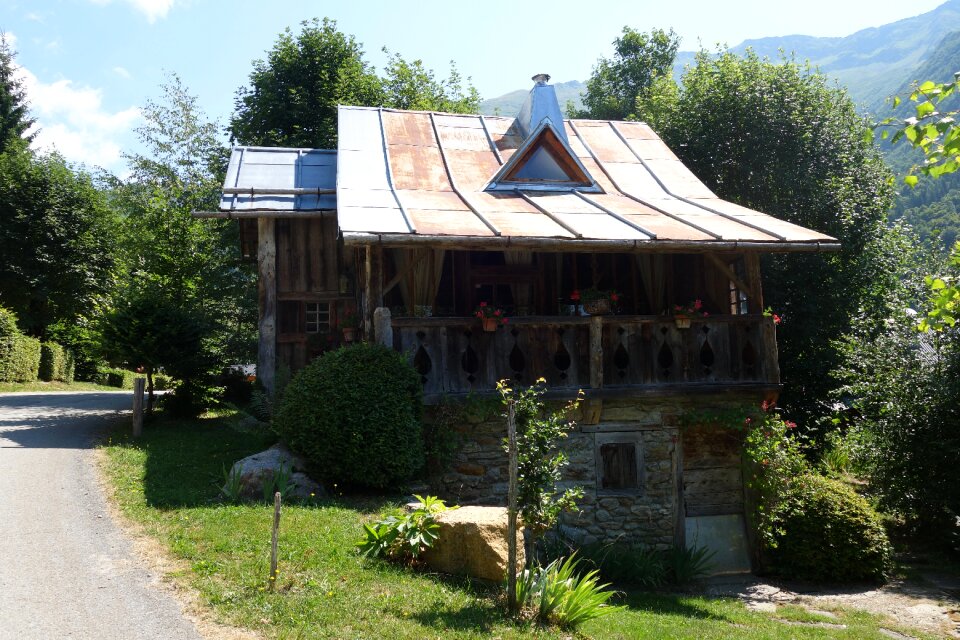 Rustic hautes alpes facade