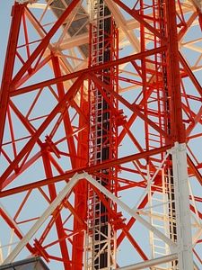 Transmission tower metal strut