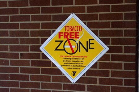 Sign warning smoking