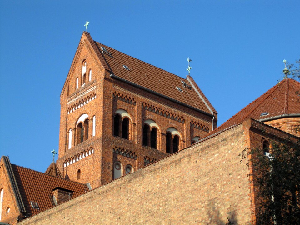 Saddleback roof architecture building
