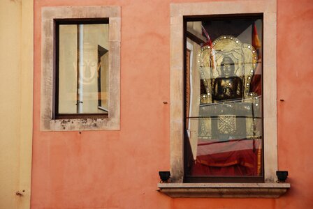 Buddha window humility