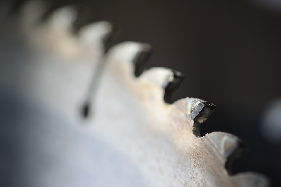 Metallic sharp weapons