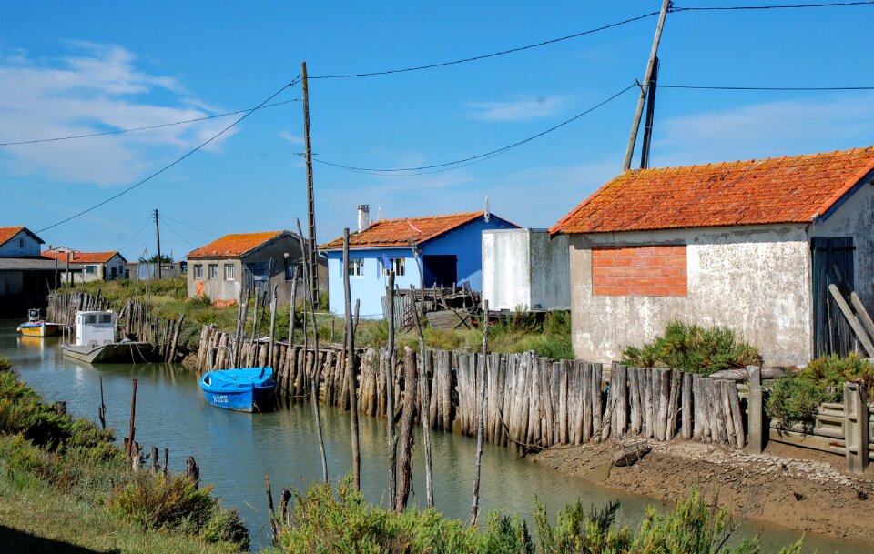House fisherman river