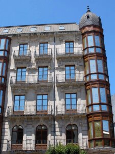 Building facade architecture