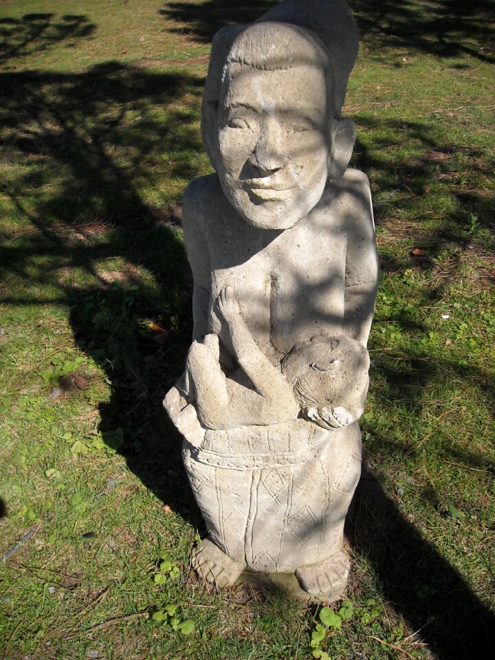 Stone art mother and child