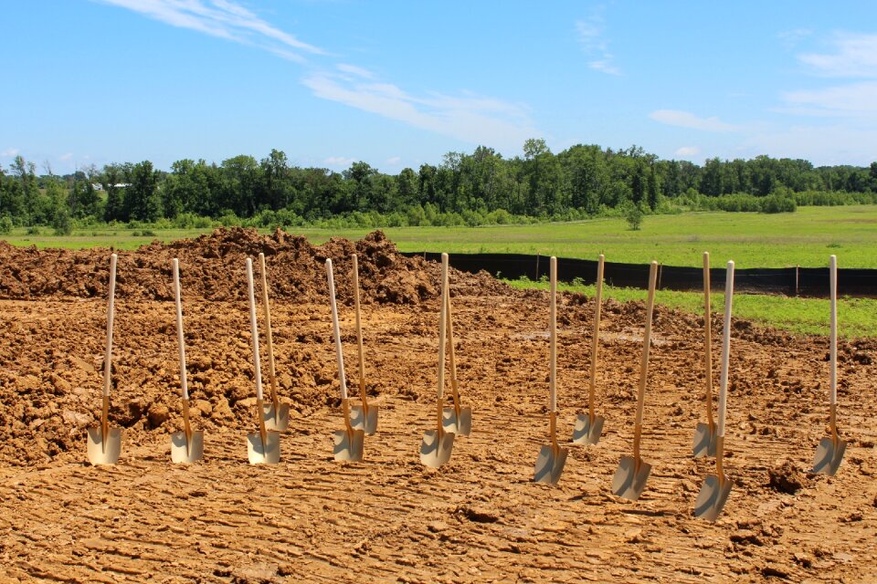 Dirt gold shovels breaking