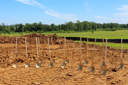 Dirt gold shovels breaking