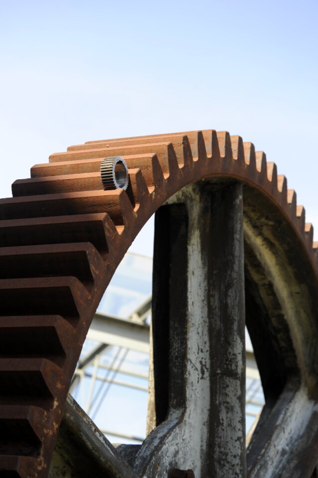 Rusty metal teeth