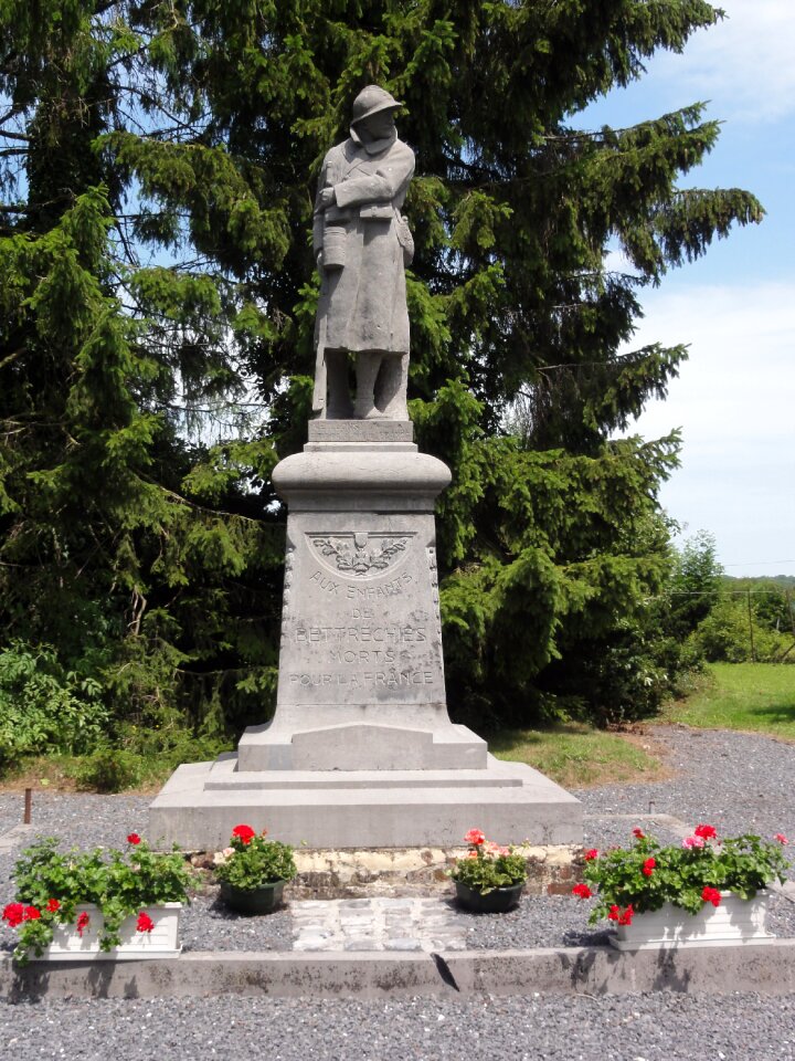 Monument remembrance sculpture